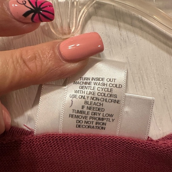 Shyanne Small Women’s Long Sleeve Knit Top Maroon White Embellished Boho - Picture 8 of 8